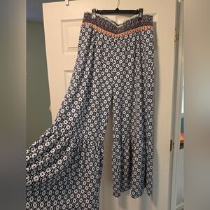 Navy & White Geometric Wide-Leg Jumpsuit with Contrast Trim
